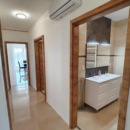 No 121 Bacasba With Heated And Covered Pool Balatongyorok