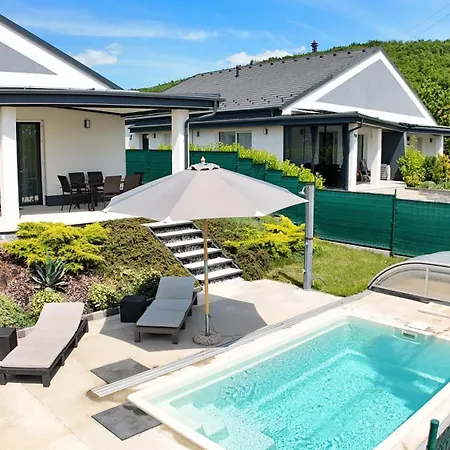 No 121 Bacasba With Heated And Covered Pool Balatongyorok